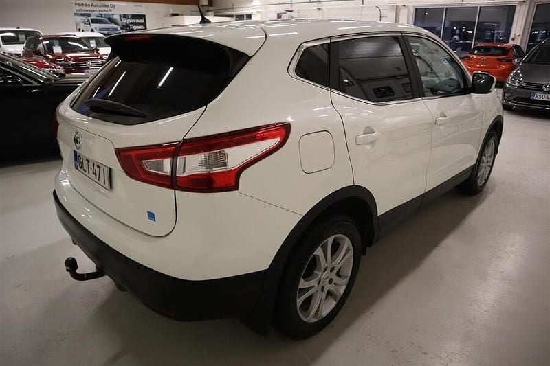 Käytetty Nissan Qashqai Acenta 116 HP (85 kW) 2015 Valkoinen Katumaasturi