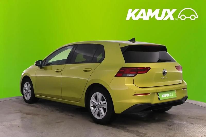 Käytetty VW Golf VIII Edition 150 HP (110 kW) 2020 Keltainen / beige Sedan
