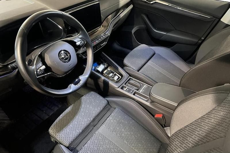 Käytetty Skoda Octavia Style 150 HP (110 kW) 2023 Harmaa Farmari