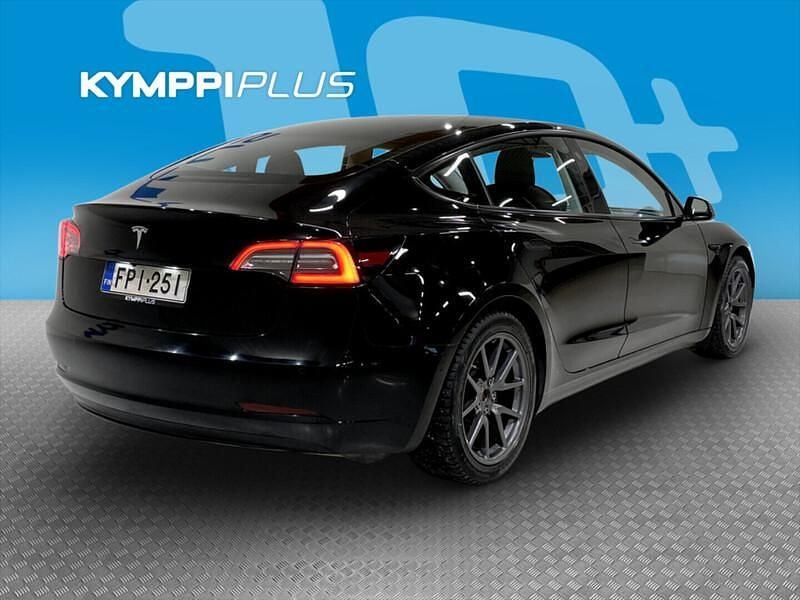 Käytetty Tesla Model 3 Standard Range Plus 239 kW (325 HP) 2021 Sedan