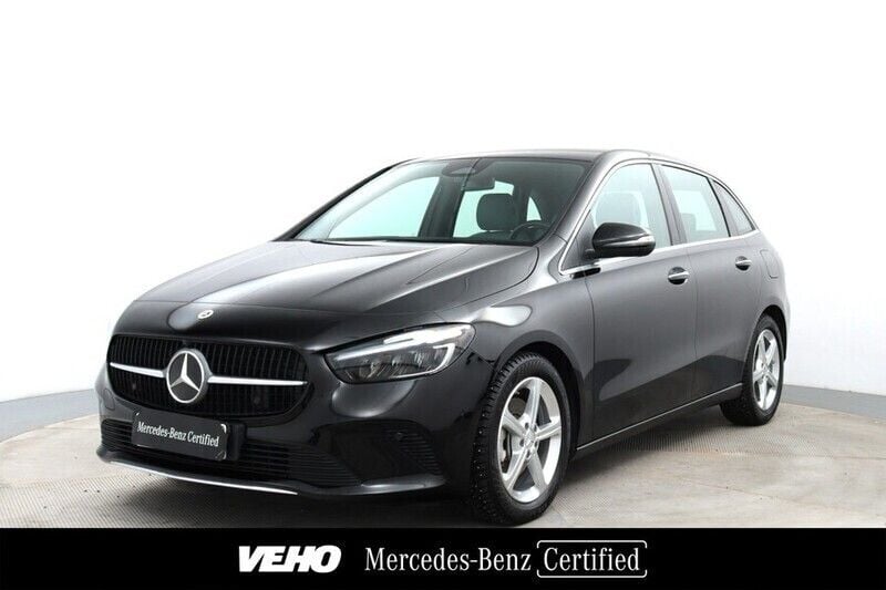 Musta Käytetty 2023 Mercedes A180 Advanced Plus Tila-auto | 35 900 € - Kuva 1/3