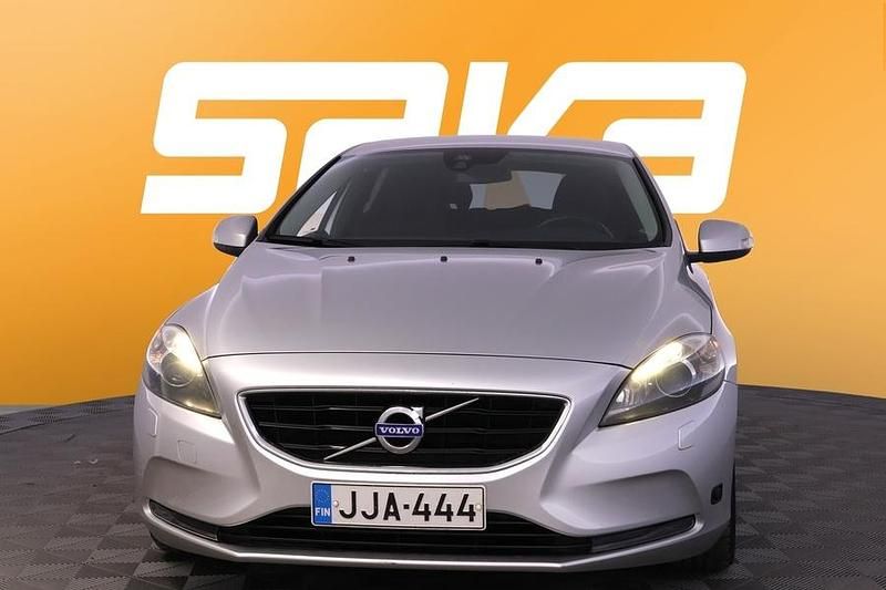 Käytetty Volvo V40 Business Edition 114 HP (83 kW) 2014 Viistoperä