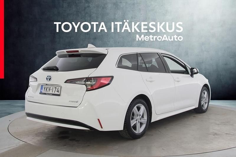 Käytetty Toyota Corolla Edition 122 HP (89 kW) 2022 Valkoinen Farmari
