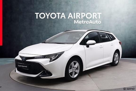 Valkoinen Käytetty 2023 Toyota Corolla Active Farmari | 27 490 € (Perustarjous) - Kuva 1/4