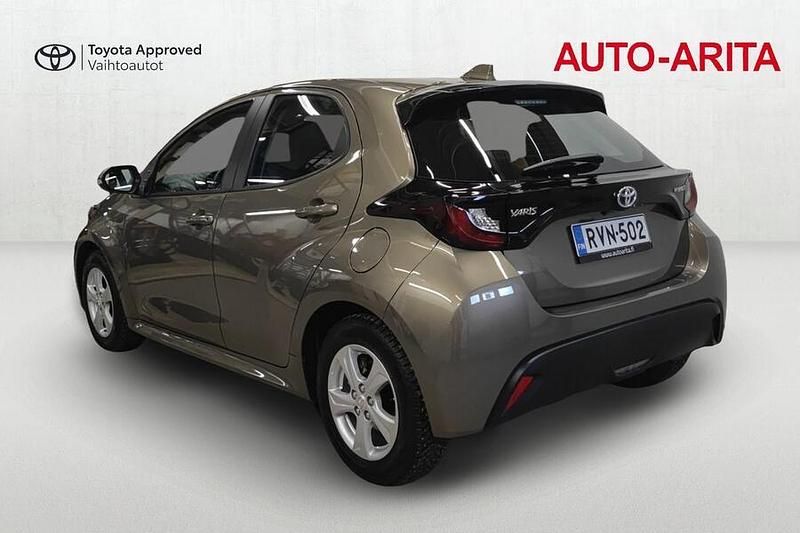 Käytetty Toyota Yaris Hybrid Active 116 HP (85 kW) 2023 Viistoperä