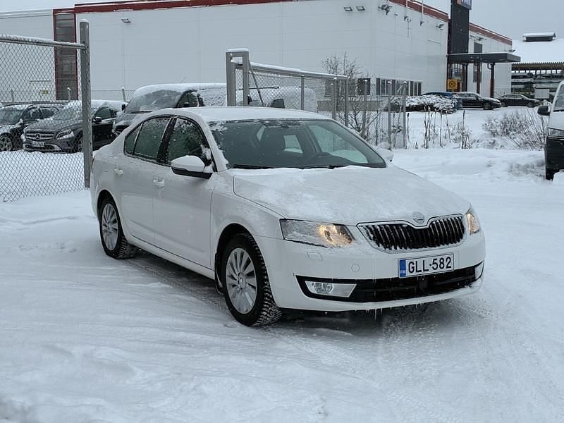 Käytetty Skoda Octavia Ambition 105 HP (77 kW) 2015 Viistoperä