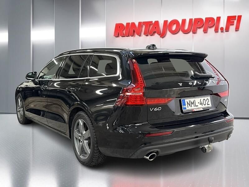 Käytetty Volvo V60 Business Edition 197 HP (144 kW) 2022 Musta Farmari