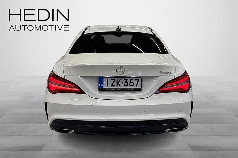 Käytetty Mercedes CLA200 Business 136 HP (100 kW) 2017 Valkoinen Coupe - kaksiovinen