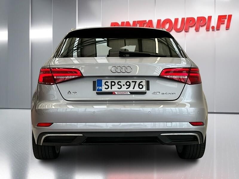 Käytetty Audi A3 Sportback e-tron Business 150 HP (110 kW) 2020 Viistoperä