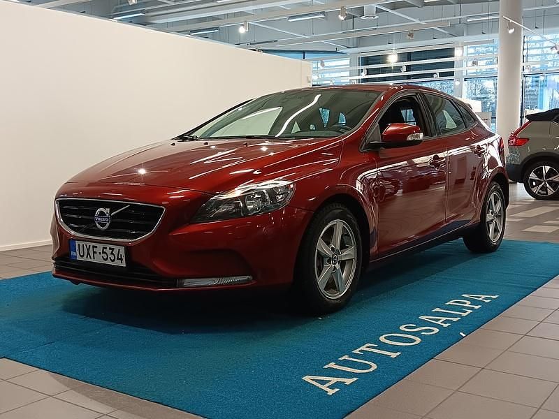 Käytetty Volvo V40 Kinetic 150 HP (110 kW) 2013 Viistoperä