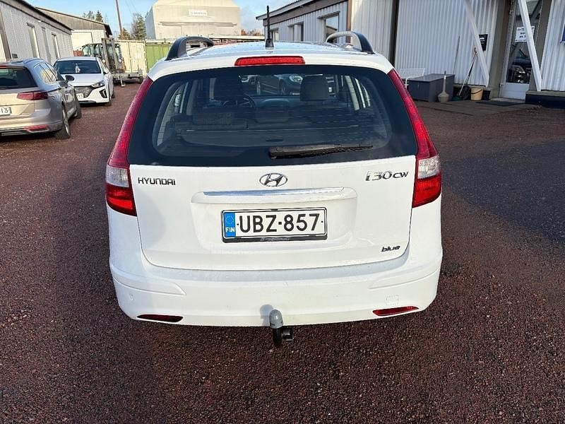 Käytetty Hyundai i30 Comfort 125 HP (91 kW) 2011 Farmari