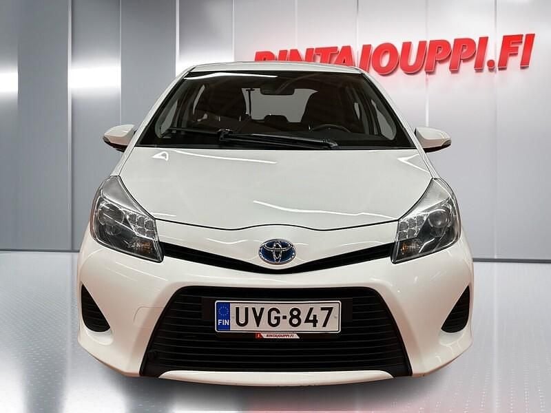 Käytetty Toyota Yaris Hybrid Active 75 HP (55 kW) 2013 Viistoperä