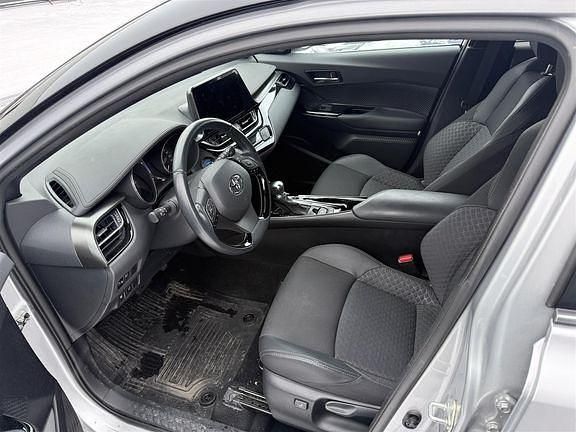 Käytetty Toyota C-HR Edition 121 HP (88 kW) 2022 Hopea Katumaasturi