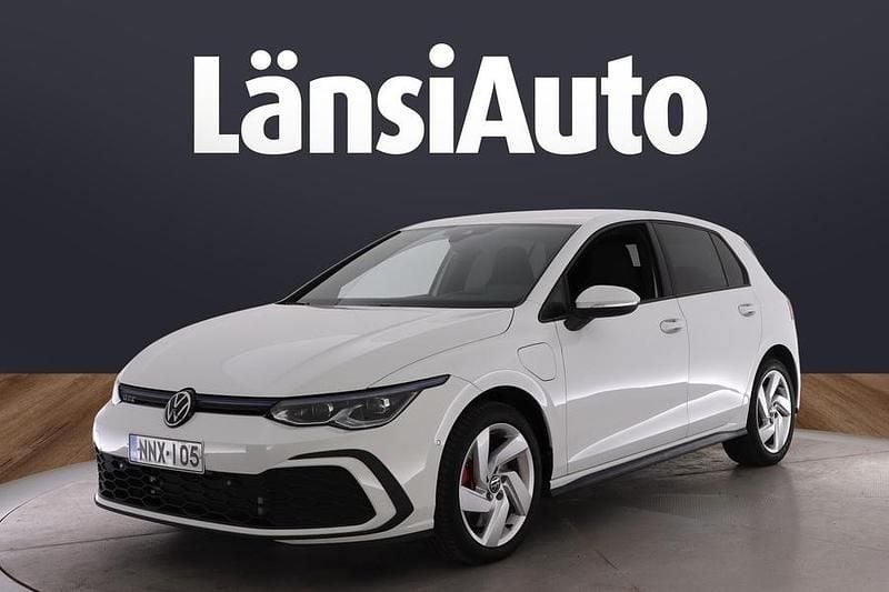 Valkoinen Käytetty 2021 VW Golf VIII GTE Viistoperä | 22 490 € (Perustarjous) - Kuva 1/1