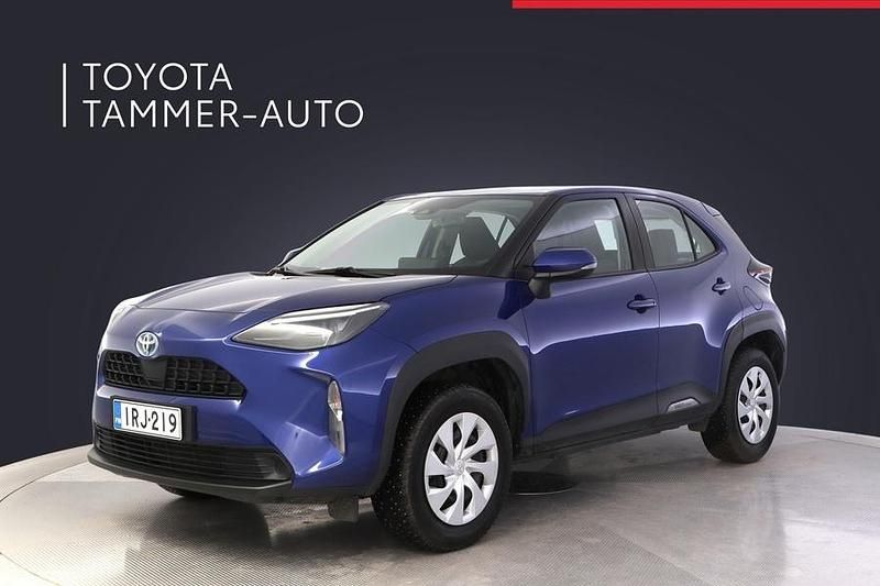 Käytetty Toyota Yaris Cross Active 116 HP (85 kW) 2023 Sininen Katumaasturi
