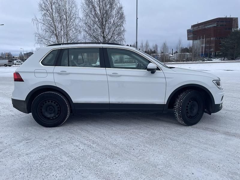 Käytetty VW Tiguan Comfortline 180 HP (132 kW) 2017 Valkoinen Katumaasturi