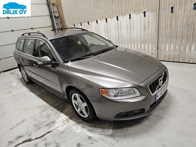 Käytetty Volvo V70 Business Edition 109 HP (80 kW) 2011 Farmari