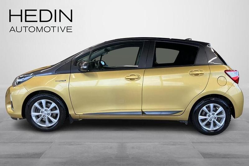 Käytetty Toyota Yaris Hybrid Edition 101 HP (74 kW) 2019 Keltainen Viistoperä
