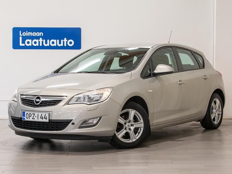 Ruskea Käytetty 2010 Opel Astra Enjoy Farmari | 5 990 € (Kallis) - Kuva 1/4