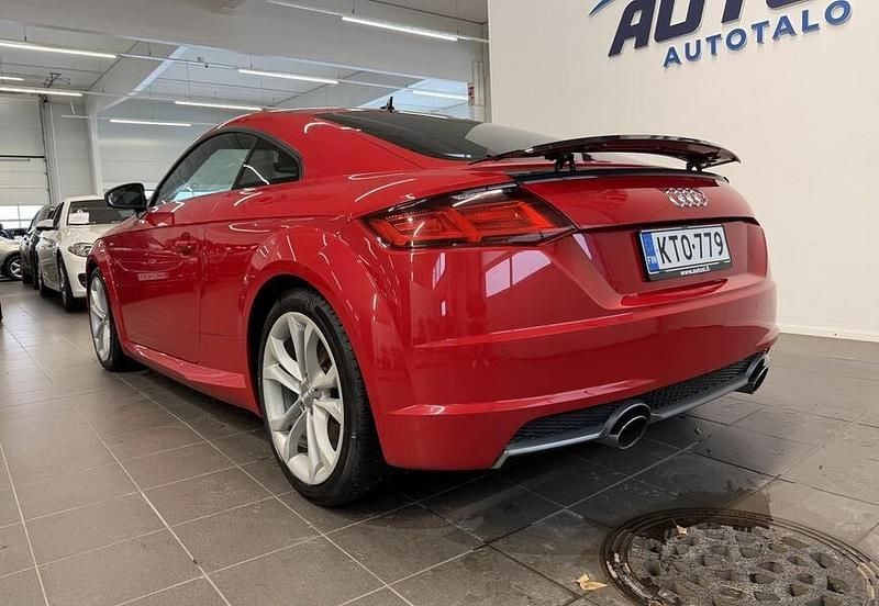 Käytetty Audi TT Advanced 230 HP (169 kW) 2015 Punainen Coupe - kaksiovinen