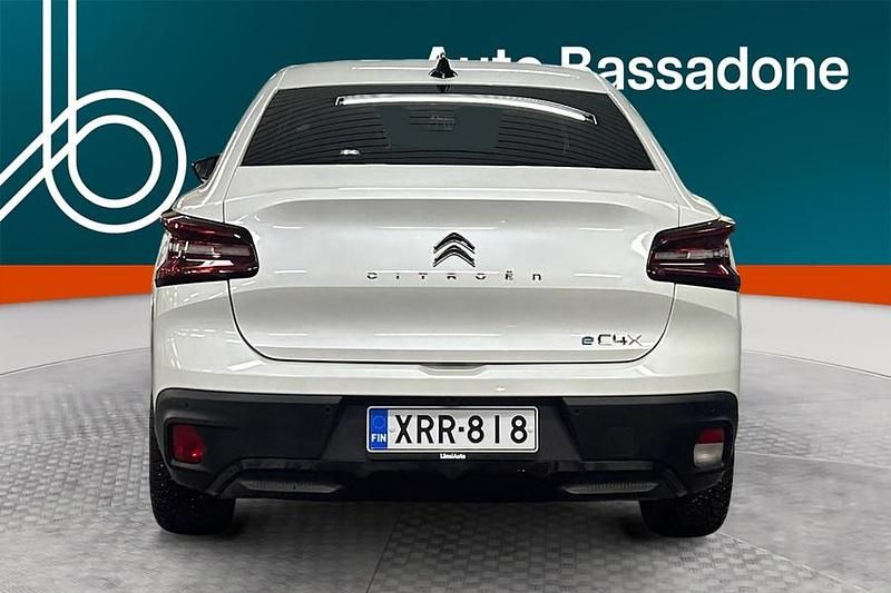 Käytetty Citroën e-C4 114 kW (156 HP) 2023 Sedan