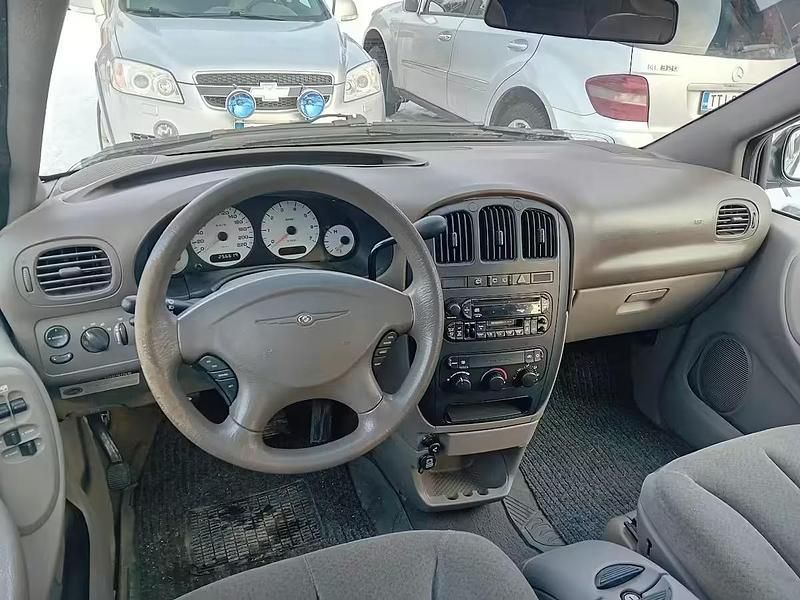 Käytetty Chrysler Grand Voyager 174 HP (127 kW) 2001 Harmaa Tila-auto