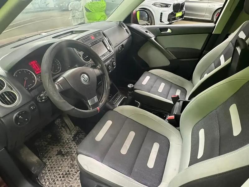 Käytetty VW Tiguan Sportline 150 HP (110 kW) 2008 Punainen Katumaasturi