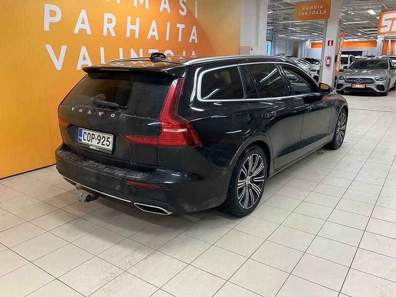 Käytetty Volvo V60 Momentum 340 HP (250 kW) 2021 Farmari