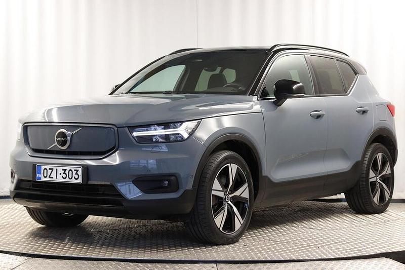 Harmaa Käytetty 2022 Volvo XC40 Business Edition Katumaasturi | 28 890 € (Perustarjous) - Kuva 1/4