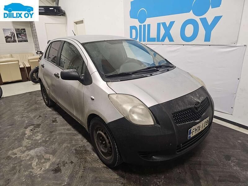 Käytetty Toyota Yaris 90 HP (66 kW) 2007 Van