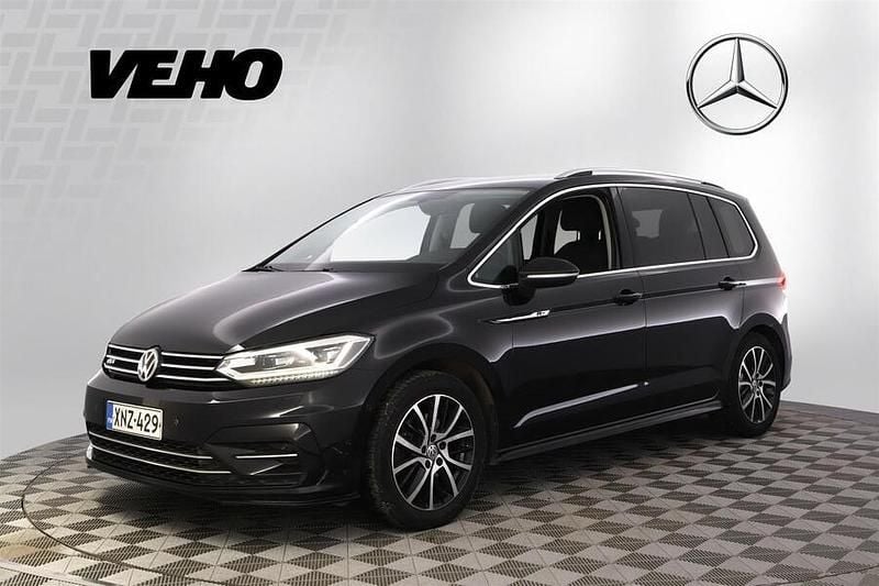 Käytetty VW Touran Highline 180 HP (132 kW) 2016 Musta Tila-auto