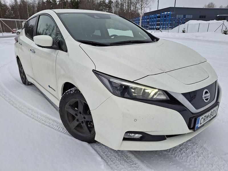 Käytetty Nissan Leaf Acenta 110 kW (150 HP) 2019 Valkoinen Viistoperä