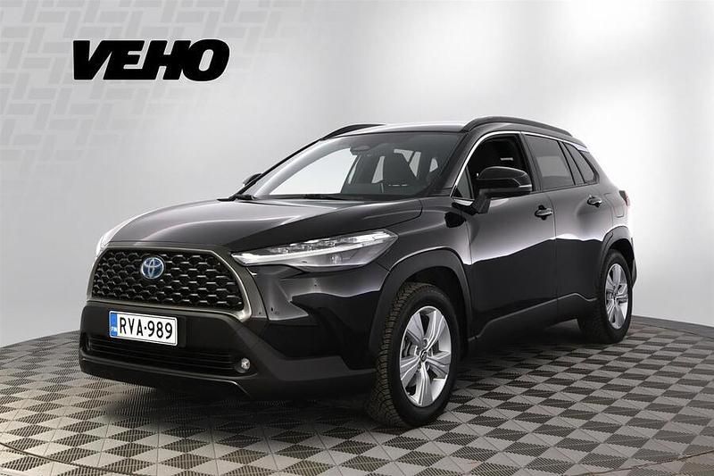 Musta Käytetty 2023 Toyota Corolla Cross Edition Katumaasturi | 36 900 € (Perustarjous) - Kuva 1/4