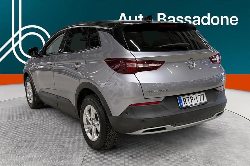 Käytetty Opel Grandland X Innovation 131 HP (96 kW) 2018 Katumaasturi