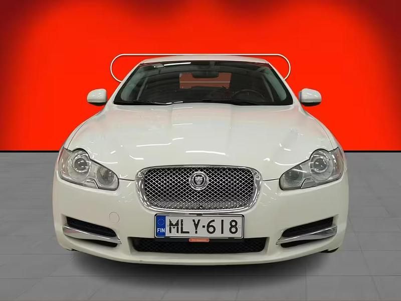 Käytetty Jaguar XF Luxury 241 HP (177 kW) 2010 Sedan