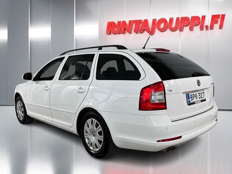 Käytetty Skoda Octavia Ambiente 122 HP (89 kW) 2011 Farmari