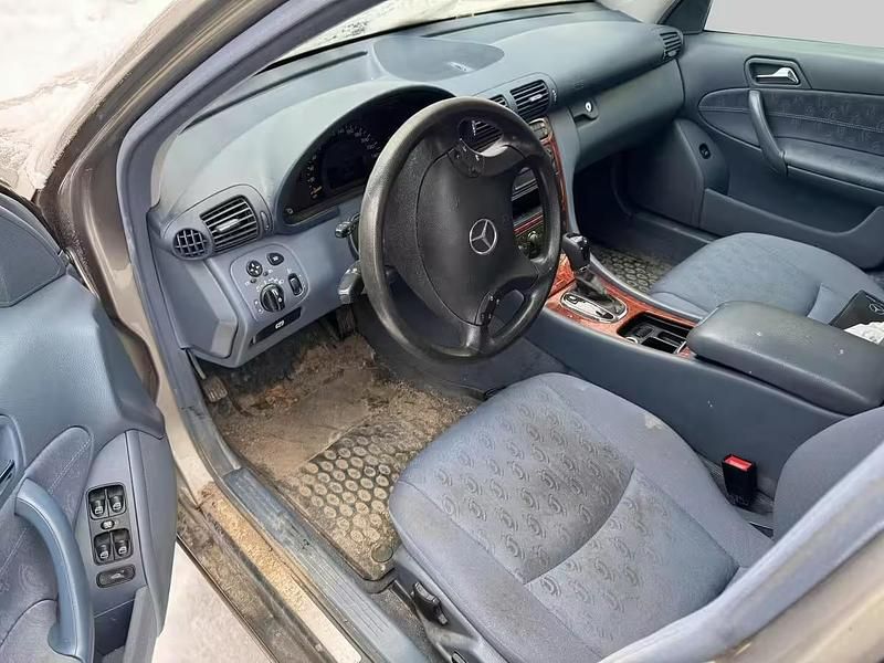 Käytetty Mercedes C180 2003