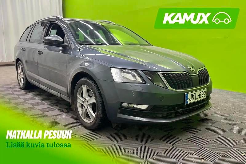 Käytetty Skoda Octavia Ambition 116 HP (85 kW) 2018 Hopea / harmaa Farmari