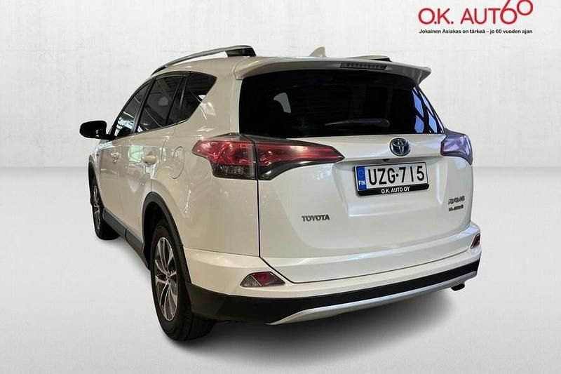 Käytetty Toyota RAV4 Hybrid Active 155 HP (114 kW) 2016 Valkoinen Katumaasturi