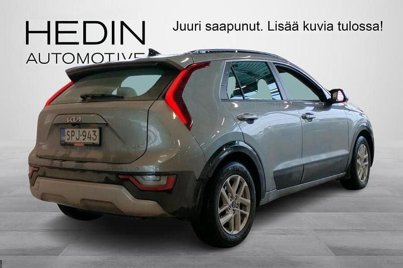 Käytetty Kia Niro EX 182 HP (133 kW) 2023 Harmaa Katumaasturi