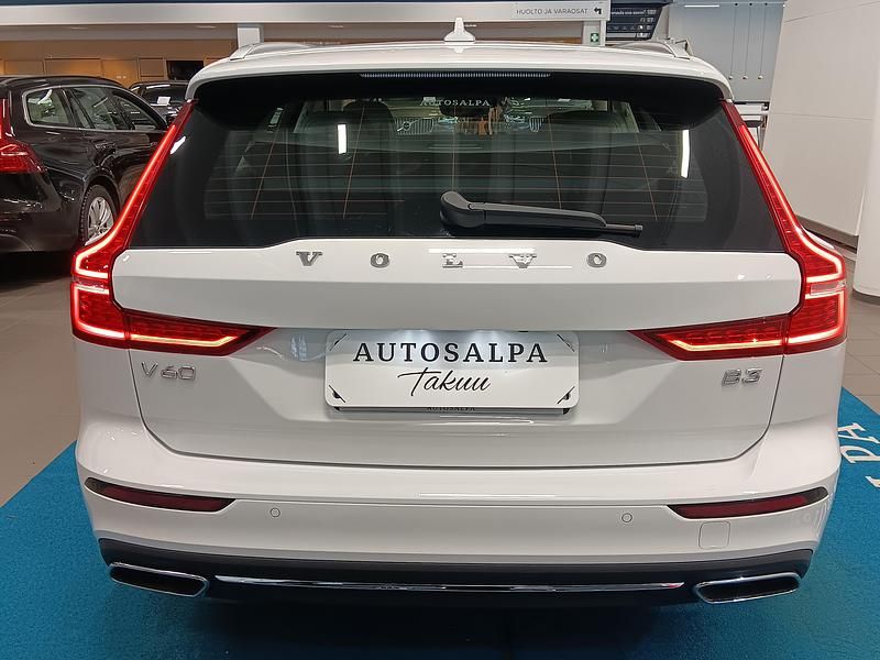 Käytetty Volvo V60 Inscription 163 HP (119 kW) 2022 Farmari