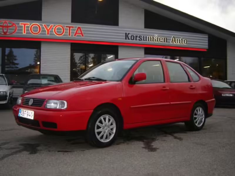 Punainen Käytetty 1997 VW Polo Classicline Sedan | 1 200 € - Kuva 1/4
