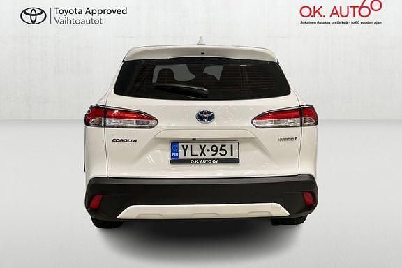 Käytetty Toyota Corolla Cross Active 194 HP (142 kW) 2023 Valkoinen Katumaasturi
