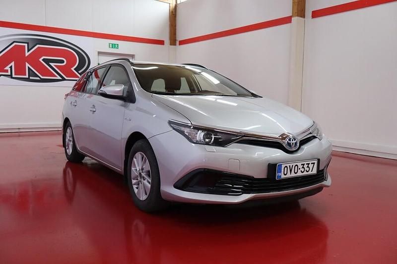 Käytetty Toyota Auris Touring Sports Edition 135 HP (99 kW) 2017 Hopea Farmari