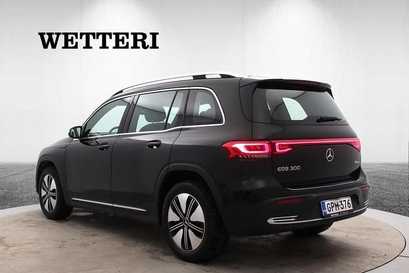 Käytetty Mercedes EQB300 Business 167 kW (228 HP) 2022 Musta Katumaasturi