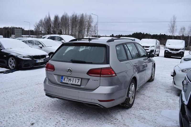 Käytetty VW Golf VII Comfortline 131 HP (96 kW) 2019 Farmari