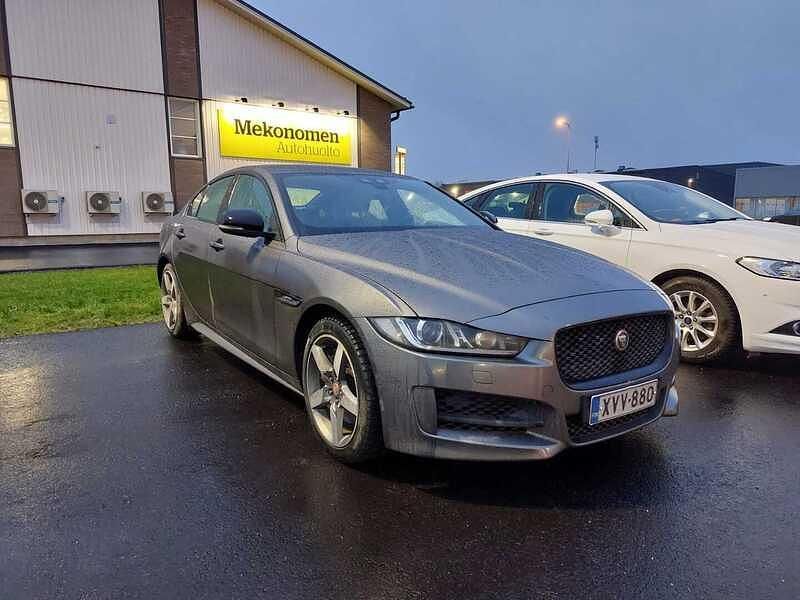 Käytetty 2019 Jaguar XE Business Edition Sedan | 18 900 € - Kuva 1/3