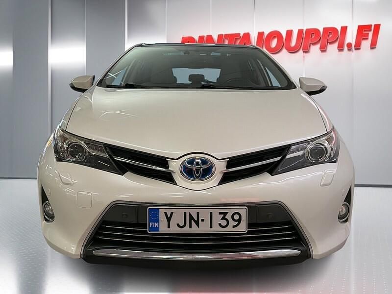 Käytetty Toyota Auris Hybrid Premium 99 HP (72 kW) 2013 Viistoperä