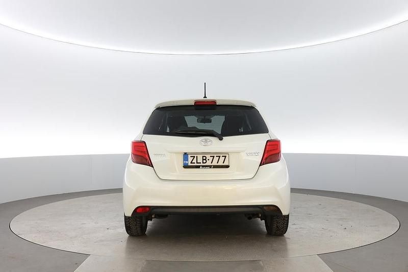 Käytetty Toyota Yaris Style 99 HP (72 kW) 2016 Viistoperä