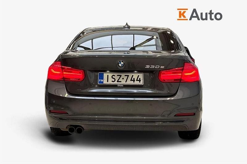 Käytetty BMW 330e Sport Line 252 HP (185 kW) 2017 Harmaa Sedan